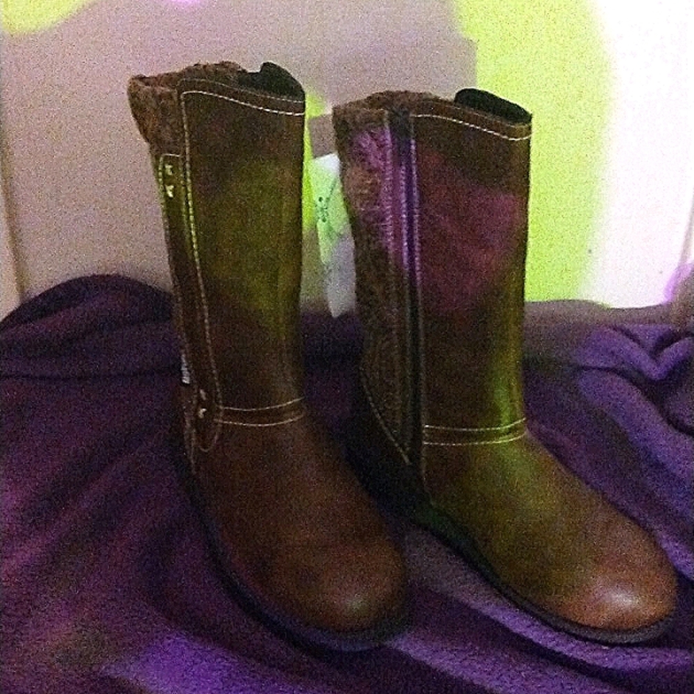 Brown size 7 muk luks